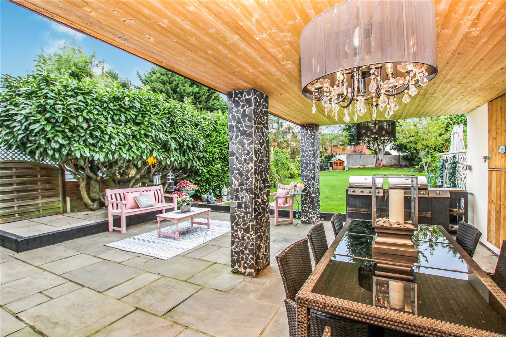 Western Avenue, Brentwood Keith Ashton